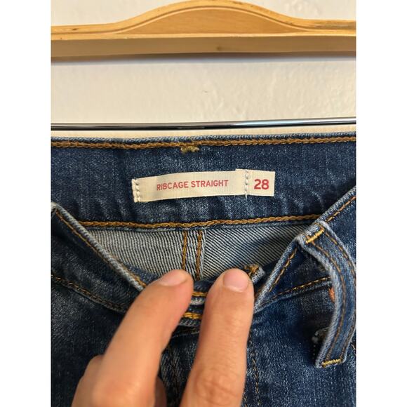 Levi’s Ribcage Straight Jeans - Picture 6 of 6